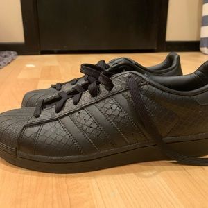 Black adidas superstar, snake print size 7.5